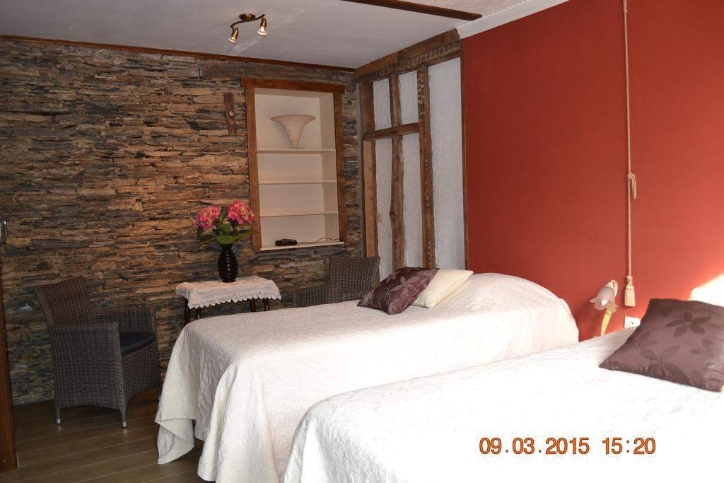 Auberge Au Naturel Des Ardennes Rochehaut Bilik gambar